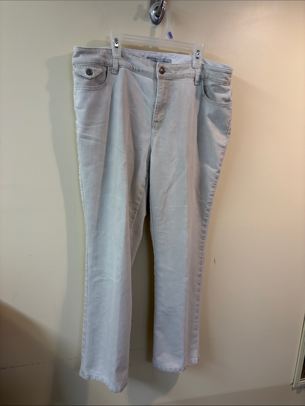 Women’s cream Straight-Leg Jeans